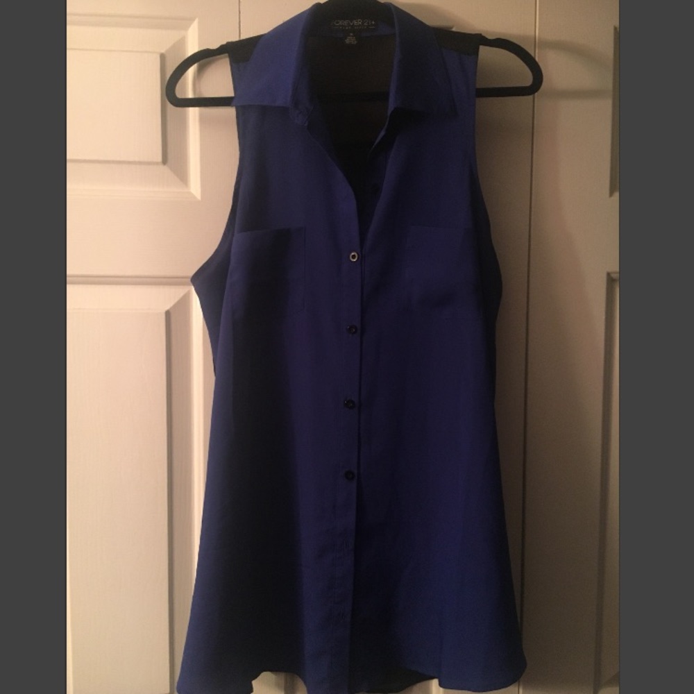 Sleeveless button up